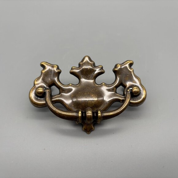 Vintage Brass Chippendale Style Drawer Pull With Swing Handle Made In Canada - Picture 2 of 8